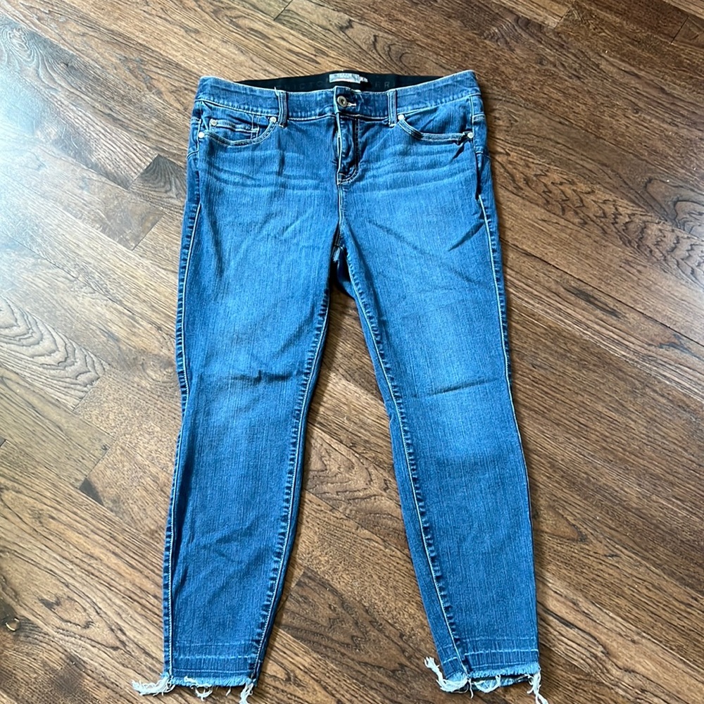 Torrid Bombshell Skinny Feel the Fit Jeans Interior Elastic Chewed Hem